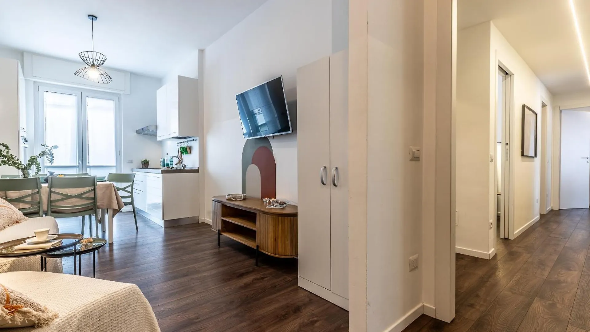 Stayeasy Cavalcanti - 3 Bedrooms, 2 Baths - Central Station Milan Italy