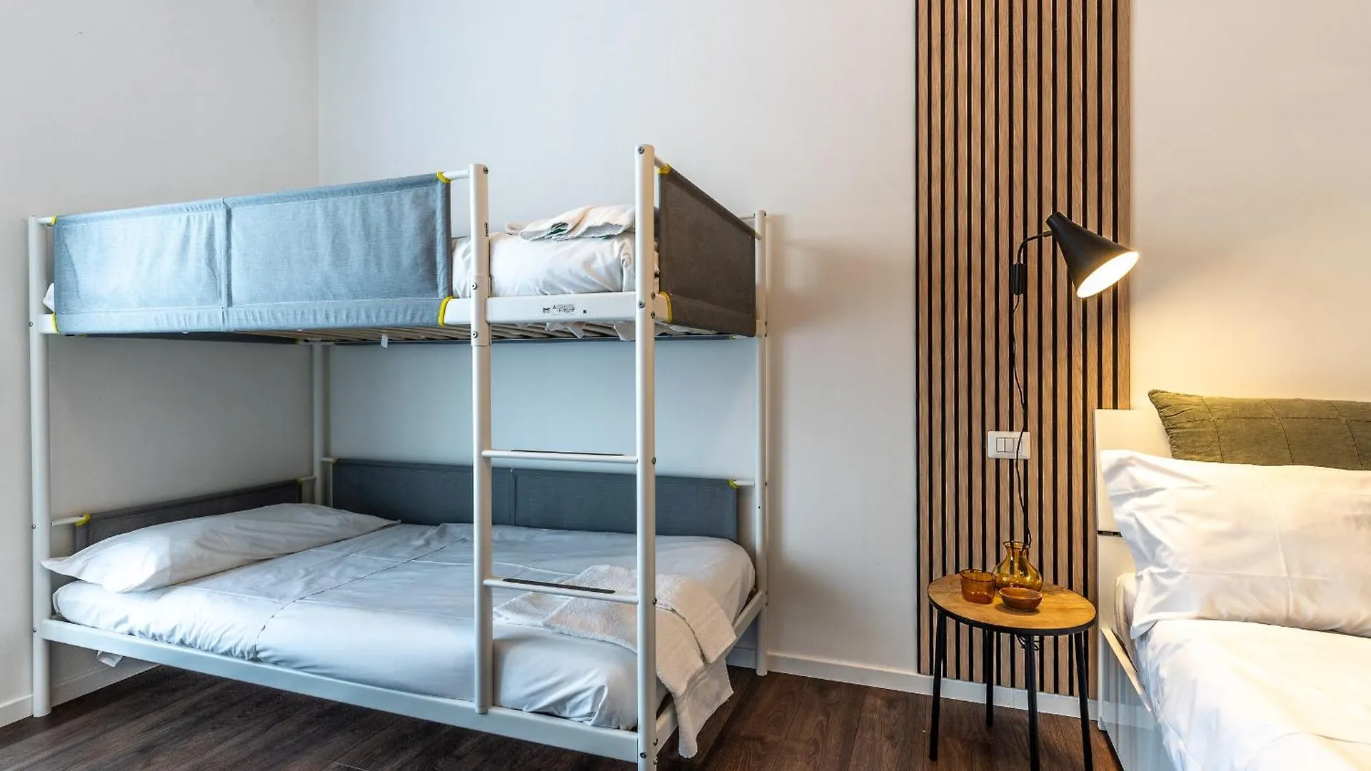 Stayeasy Cavalcanti - 3 Bedrooms, 2 Baths - Central Station Milan 0*,