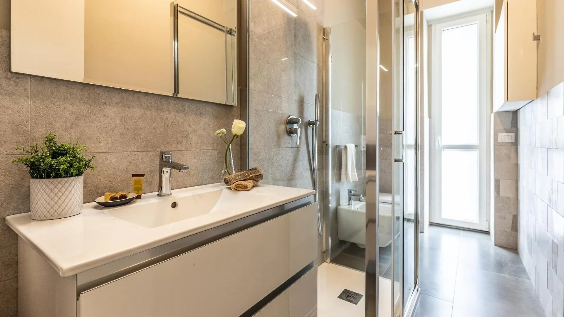 Stayeasy Cavalcanti - 3 Bedrooms, 2 Baths - Central Station Milan Apartment