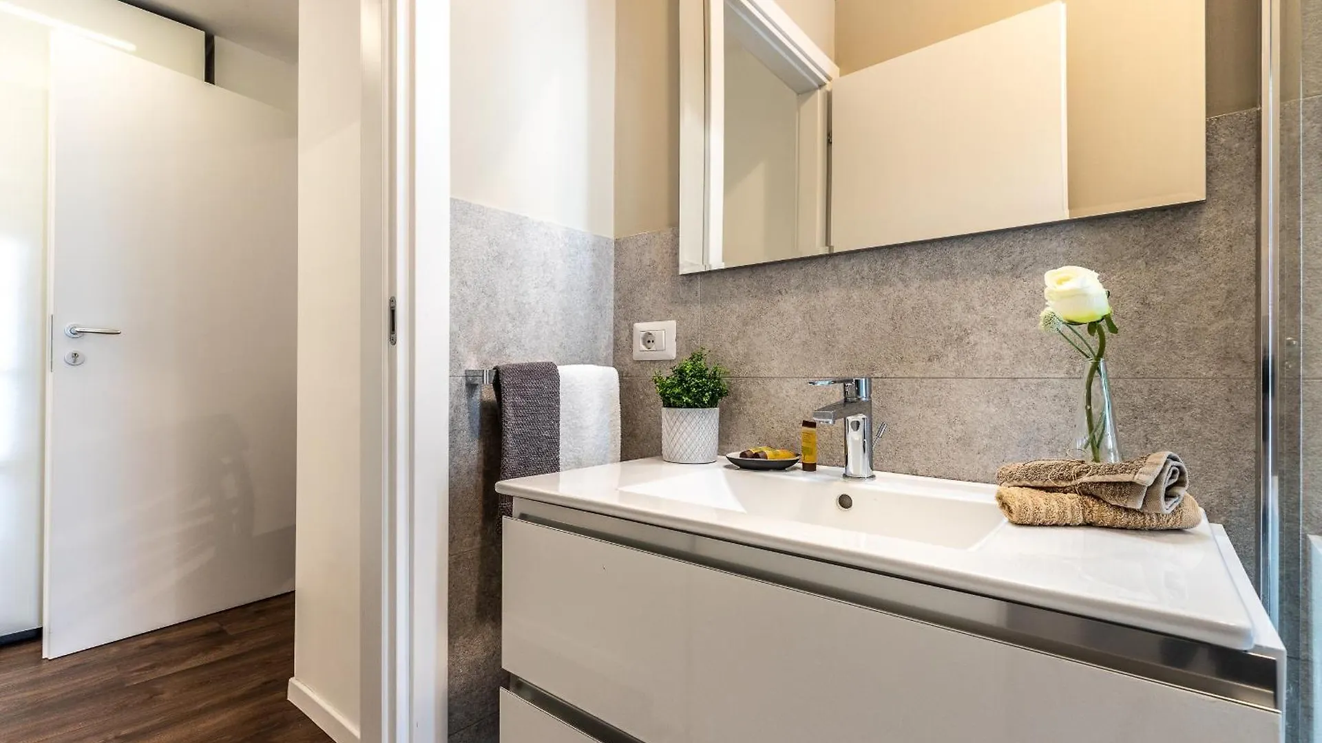 Stayeasy Cavalcanti - 3 Bedrooms, 2 Baths - Central Station Milan