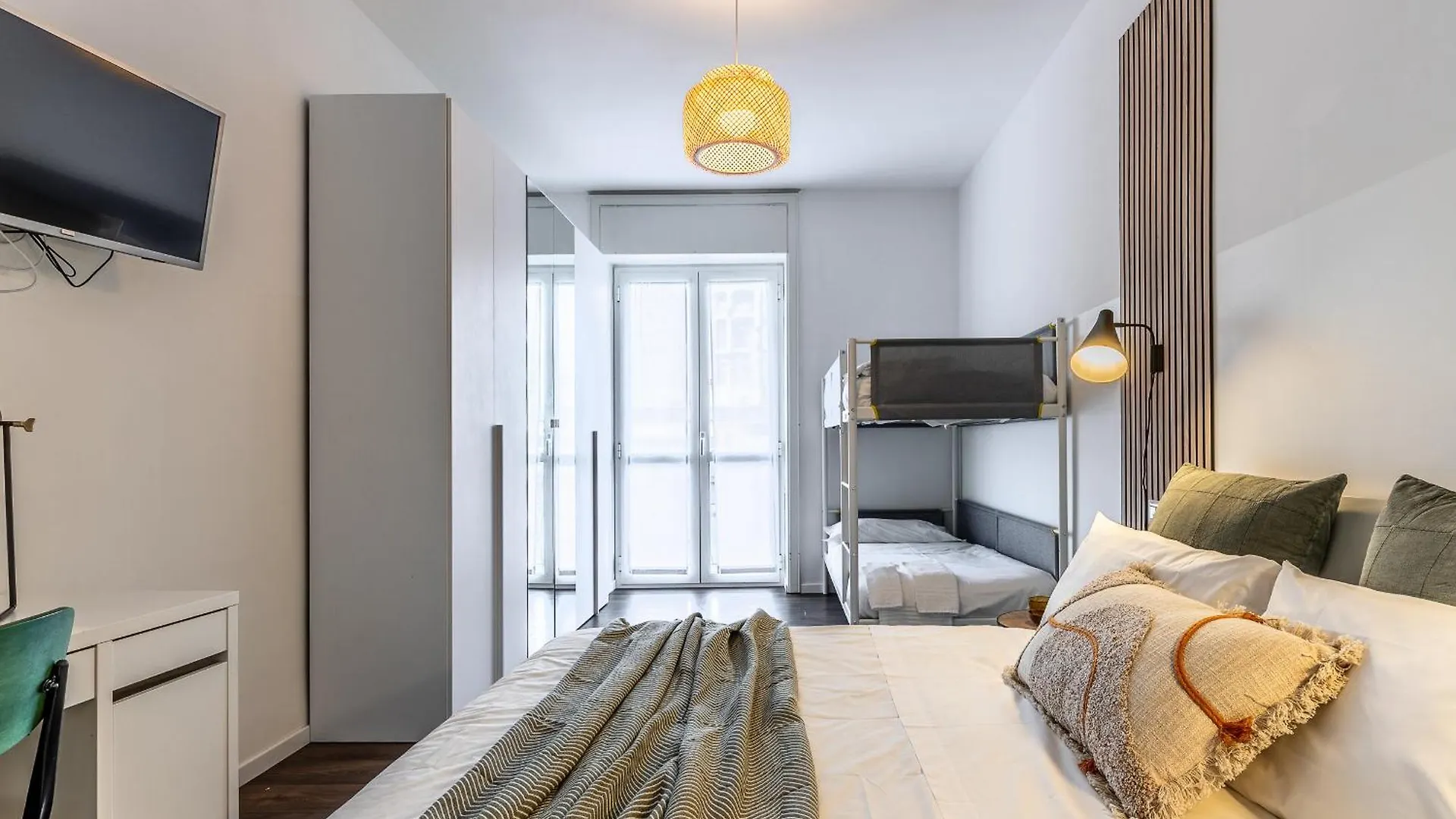 Stayeasy Cavalcanti - 3 Bedrooms, 2 Baths - Central Station Milan Apartment