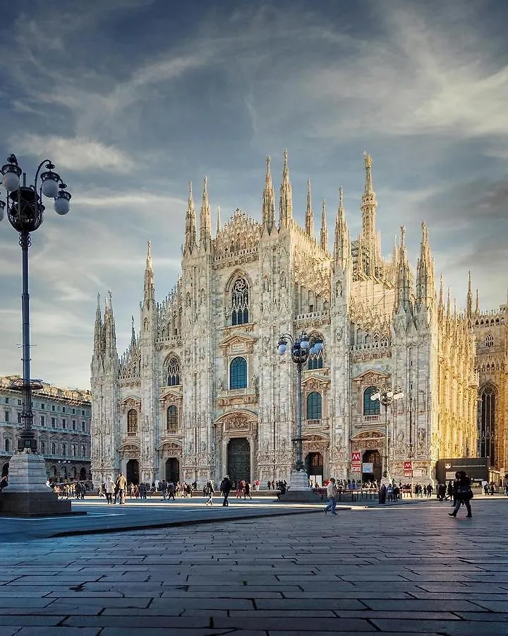 Stayeasy Cavalcanti - 3 Bedrooms, 2 Baths - Central Station Milano 0*,  İtalya
